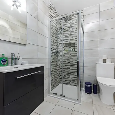 Stylish And Family Friendly 3 Bedroom Apartment London Exterior photo