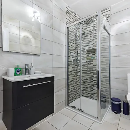 Stylish And Family Friendly 3 Bedroom Apartment London Exterior photo